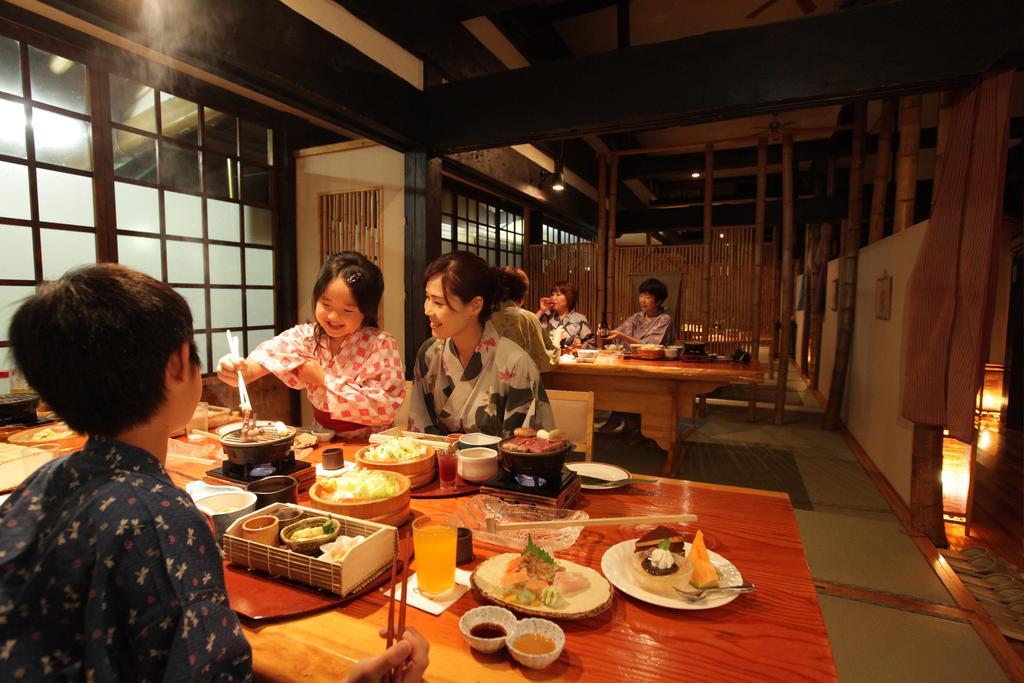 Takaragawa Onsen Ousenkaku Hotel Минаками Екстериор снимка