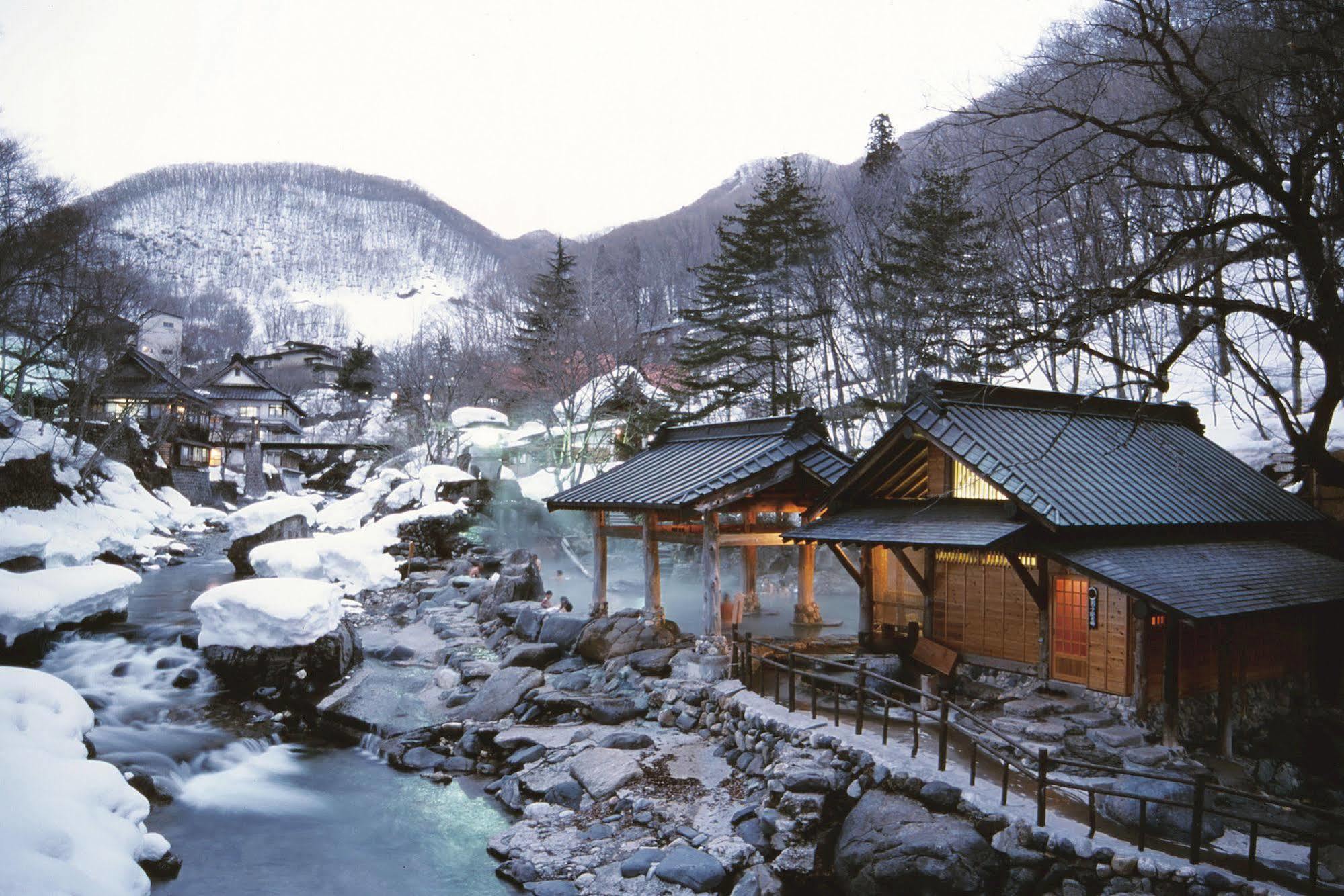 Takaragawa Onsen Ousenkaku Hotel Минаками Екстериор снимка